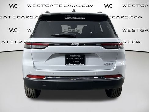 New 2025 Jeep Grand Cherokee Laredo image 4