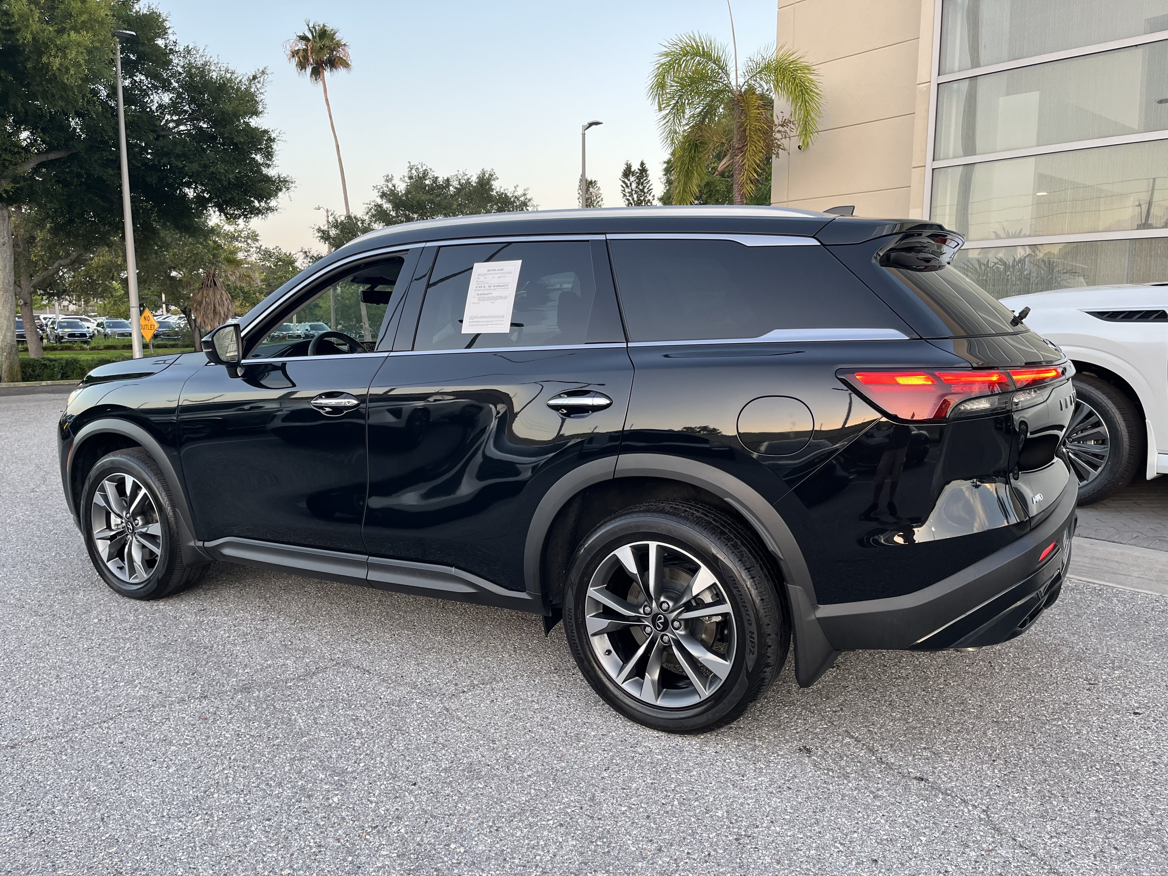 Certified 2025 INFINITI QX60 Luxe w/ Vision Package AWD/4WD image 7