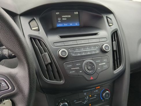 Used 2015 Ford Focus SE w/ Reverse Sensing Package image 29