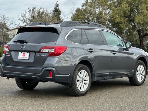 Used 2018 Subaru Outback 2.5i Premium image 4