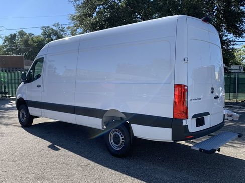 Used 2023 Mercedes-Benz Sprinter 2500 image 4