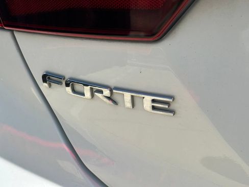 Used 2020 Kia Forte LXS FWD image 12