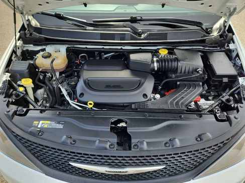Used 2022 Chrysler Voyager LX FWD image 35