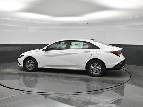 New 2026 Hyundai Elantra SE FWD image 5