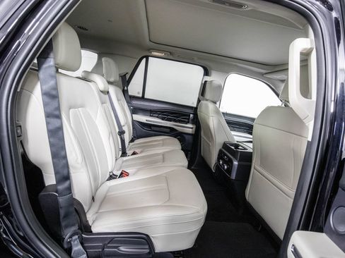 Used 2019 Ford Expedition Platinum RWD image 12