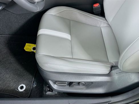 Used 2025 Toyota Camry SE image 19