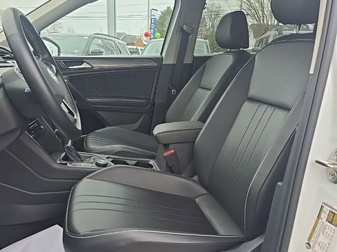 Used 2024 Volkswagen Tiguan SE AWD/4WD image 19
