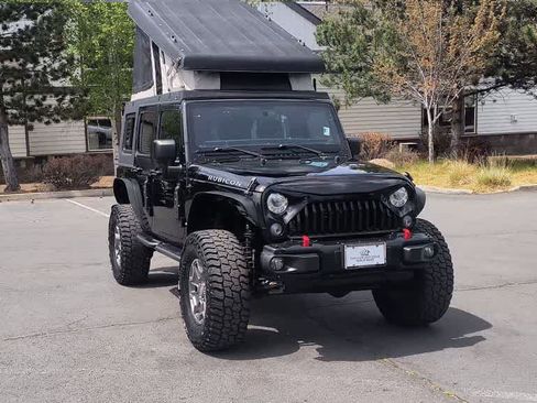 Used 2017 Jeep Wrangler Unlimited Rubicon w/ Connectivity Group AWD/4WD image 3