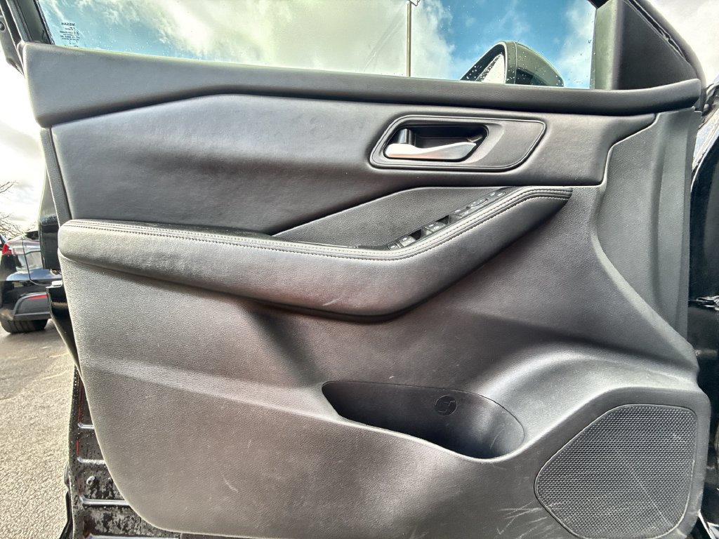 Used 2024 Nissan Rogue SV FWD image 16