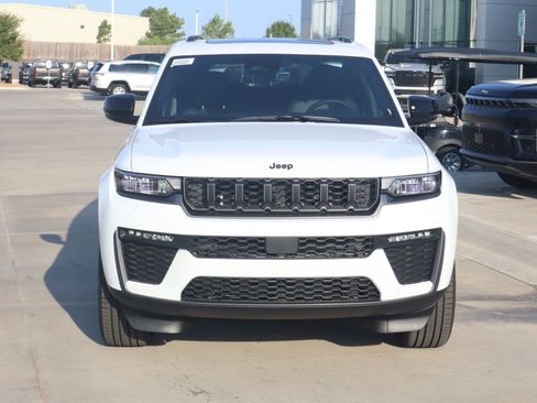 New 2026 Jeep Grand Cherokee L Limited w/ Limited Altitude Package AWD/4WD image 10