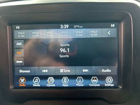 Used 2018 Jeep Renegade Latitude image 12