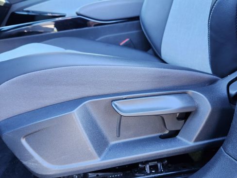 Used 2024 Volkswagen ID.4 Pro image 10