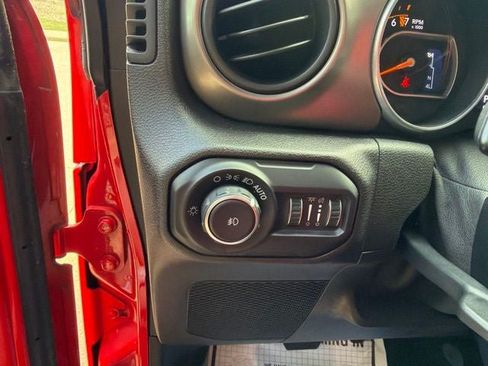 Used 2018 Jeep Wrangler Unlimited Sport S AWD/4WD image 17