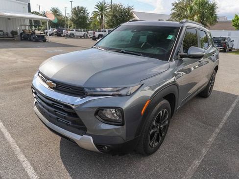 Used 2021 Chevrolet TrailBlazer LT w/ Premium Seating Package FWD image 2