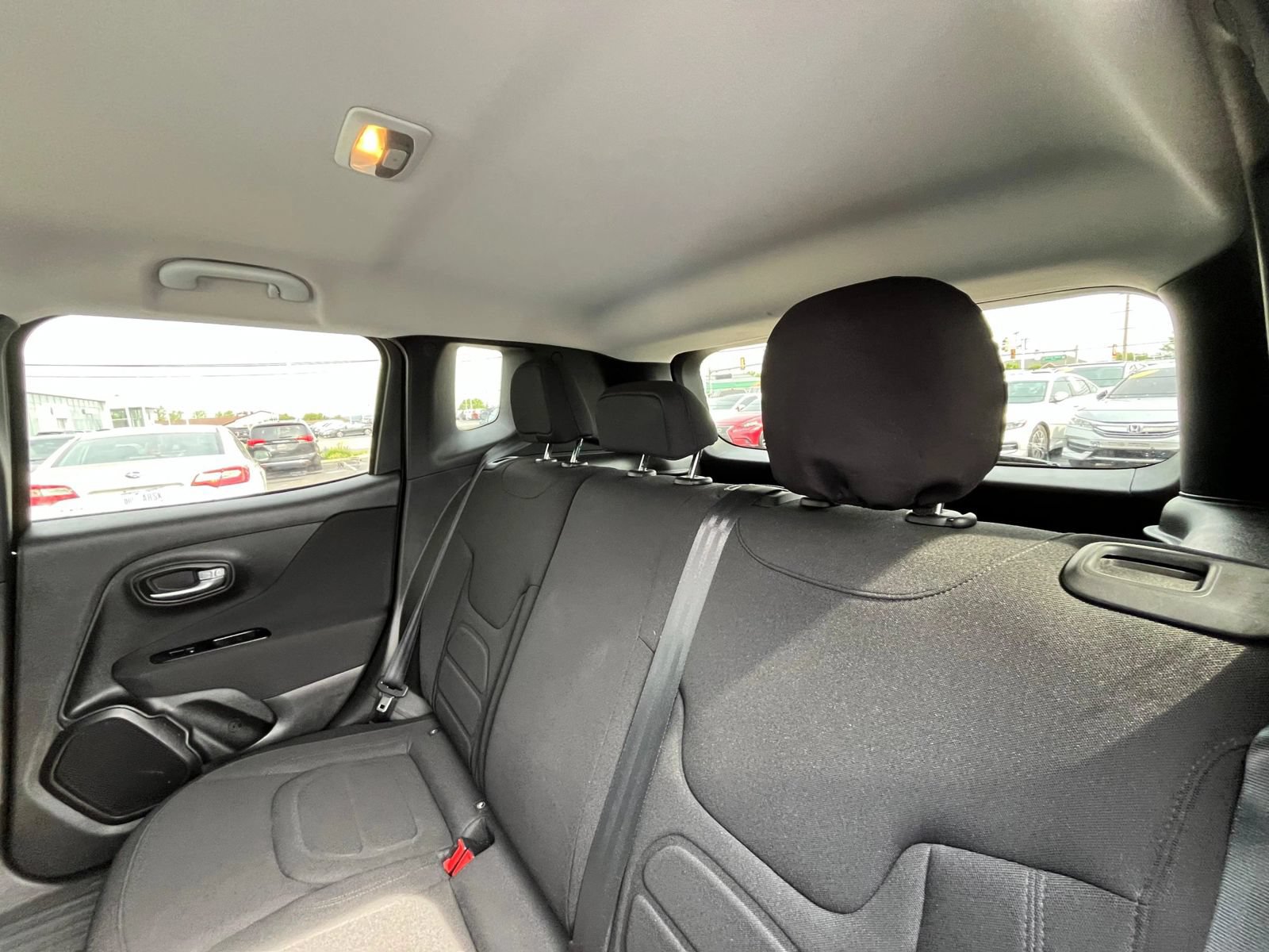 Used 2020 Jeep Renegade Latitude FWD image 31