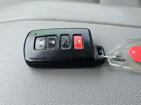 Used 2018 Toyota Highlander XLE FWD image 29