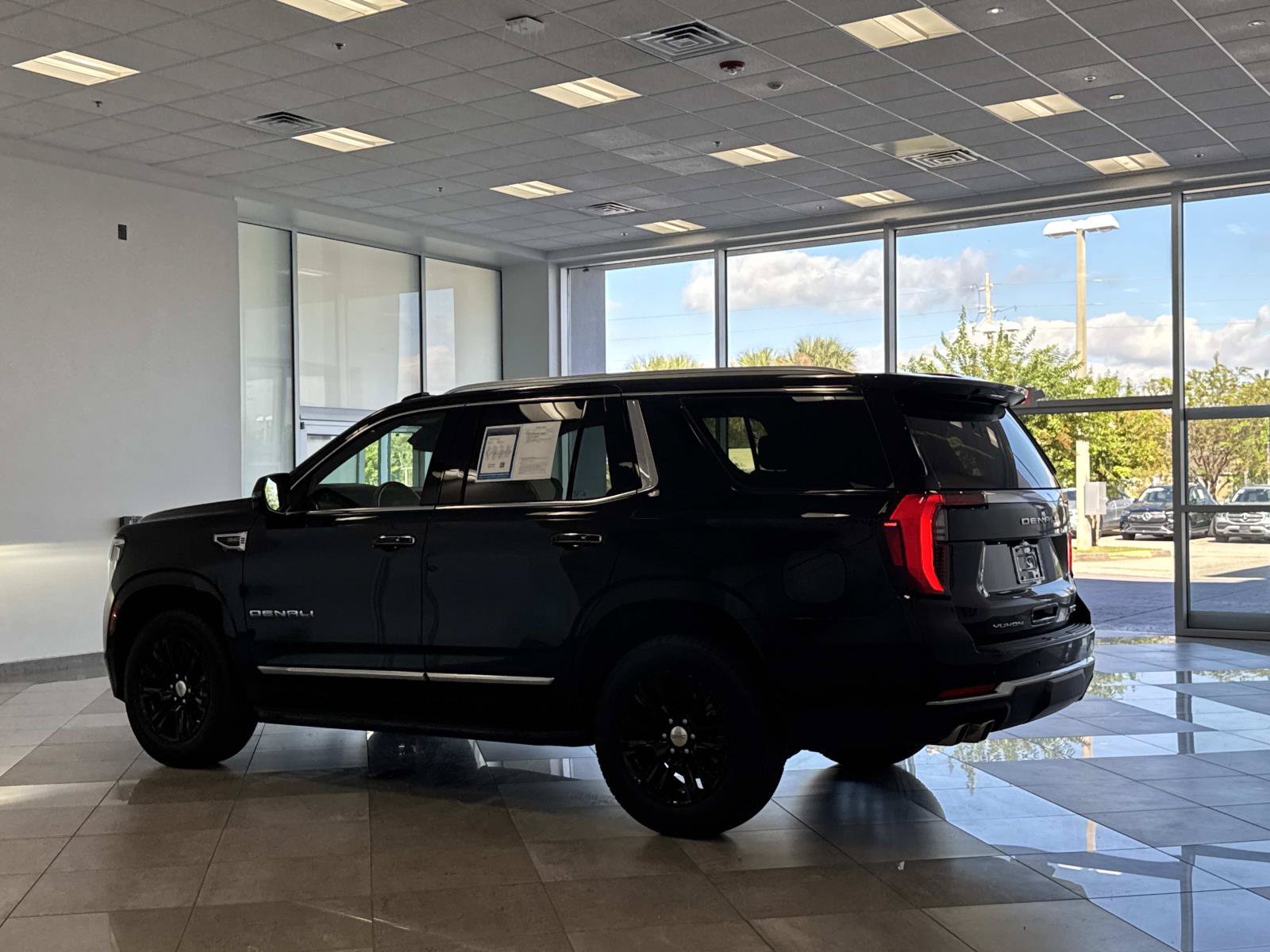 Used 2025 GMC Yukon Denali RWD image 35