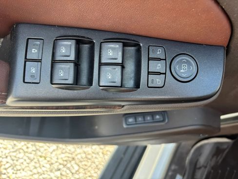 Used 2017 Chevrolet Suburban Premier AWD/4WD image 21