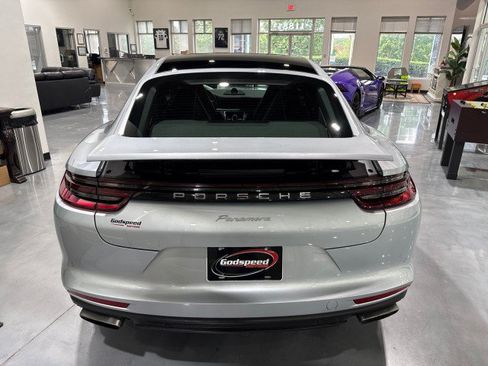 Used 2018 Porsche Panamera RWD image 6