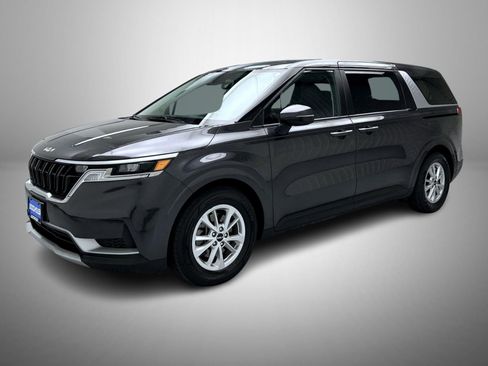 Used 2024 Kia Carnival LX image 1