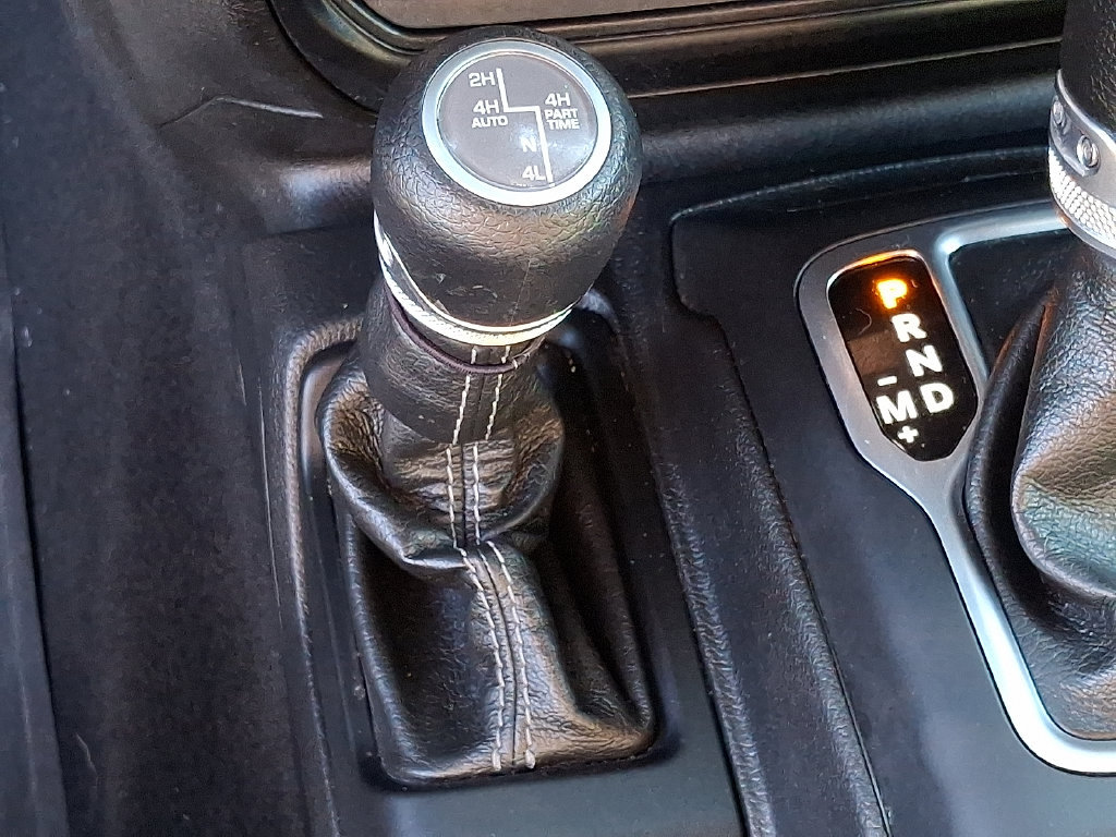 Used 2024 Jeep Wrangler Unlimited Sahara AWD/4WD image 25