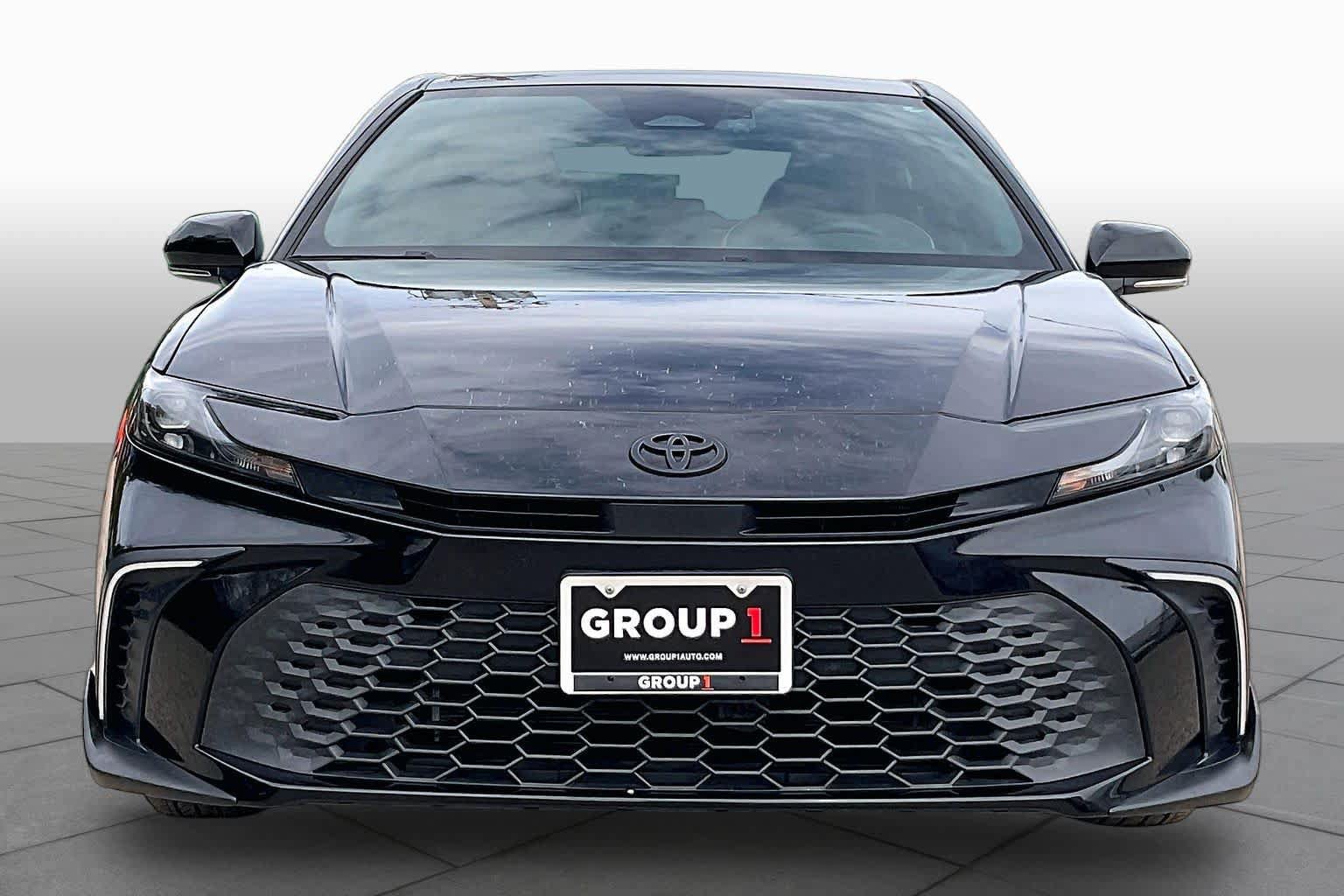 Used 2025 Toyota Camry SE w/ Convenience Package FWD image 4