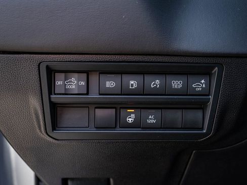 Used 2025 Toyota Tundra Platinum image 27