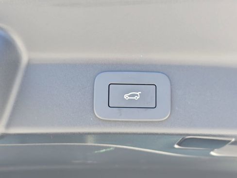 Used 2025 Jaguar F-PACE R-Dynamic S AWD/4WD image 13