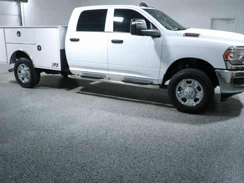 Used 2024 RAM 2500 Tradesman w/ Chrome Appearance Group AWD/4WD image 7