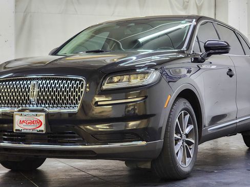 Used 2022 Lincoln Nautilus Standard image 12