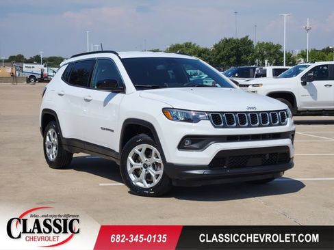 Used 2025 Jeep Compass Latitude AWD/4WD image 1