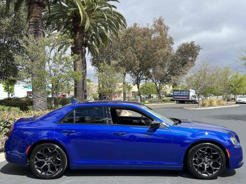 Used 2019 Chrysler 300 Touring w/ Sport Appearance Package RWD image 15