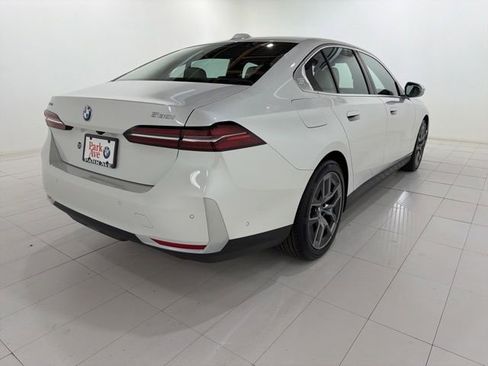 Used 2026 BMW 530i xDrive w/ Premium Package AWD/4WD image 5
