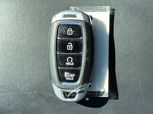 Used 2024 Hyundai Venue SEL image 32