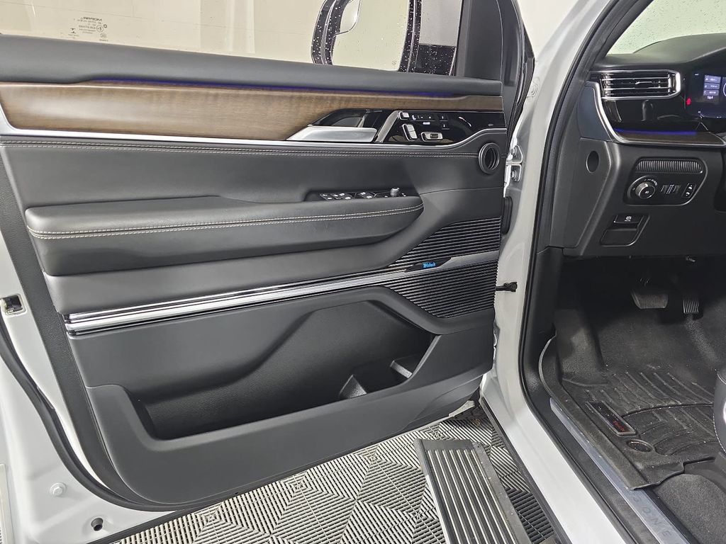 Used 2022 Jeep Grand Wagoneer Series II w/ Premium Group II AWD/4WD image 23