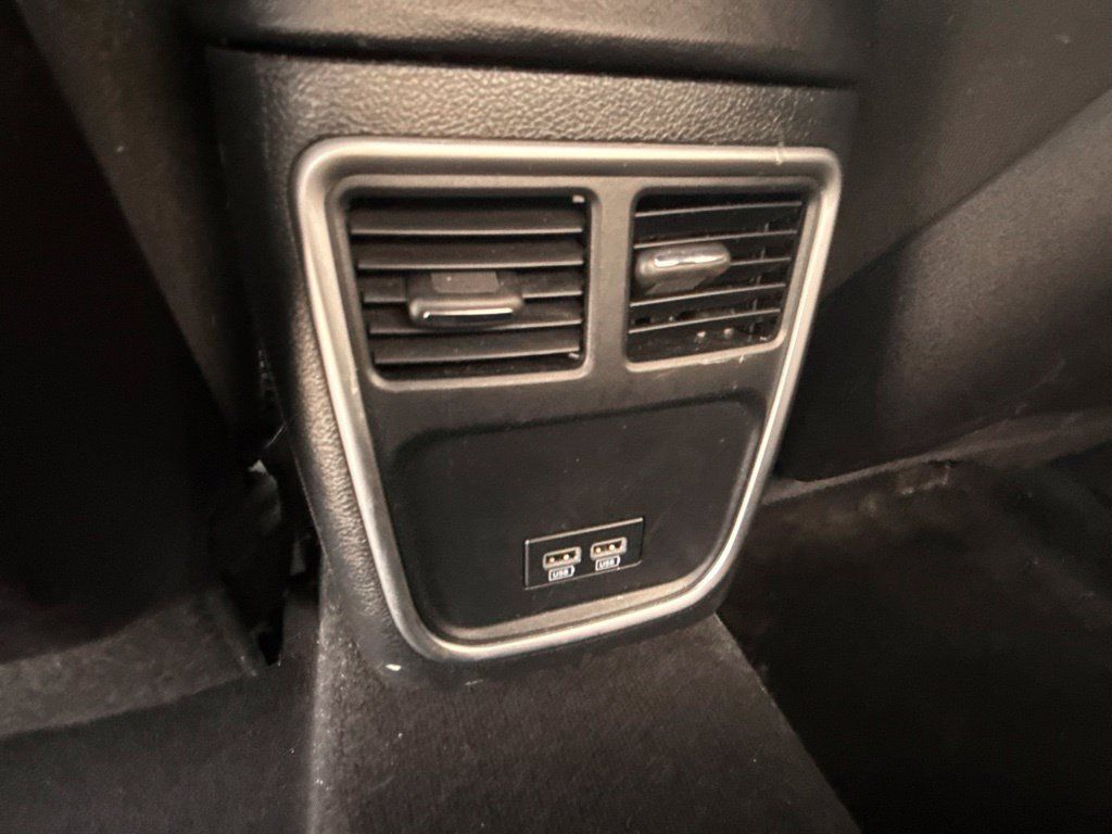 Used 2019 Dodge Charger SXT RWD image 25