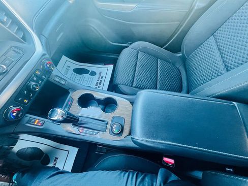 Used 2019 GMC Acadia SLE image 29