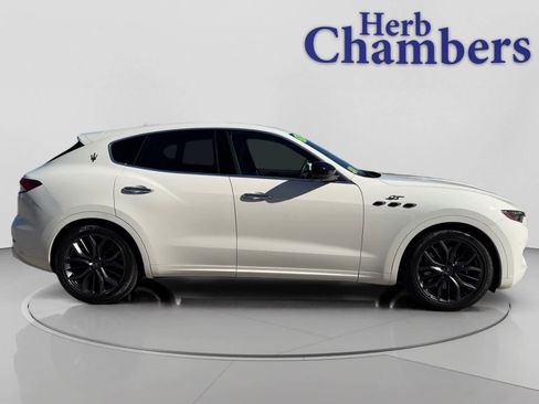 Used 2024 Maserati Levante GT Ultima image 12
