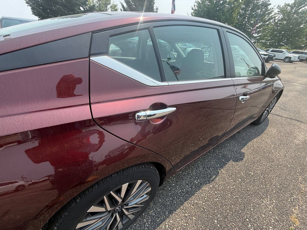 Used 2025 Nissan Altima 2.5 SV FWD image 38