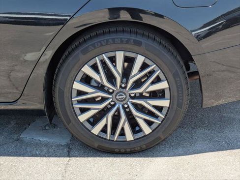Used 2023 Nissan Altima 2.5 SV FWD image 9