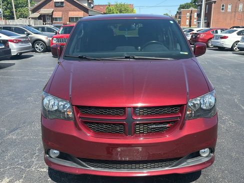 Used 2019 Dodge Grand Caravan GT FWD image 2