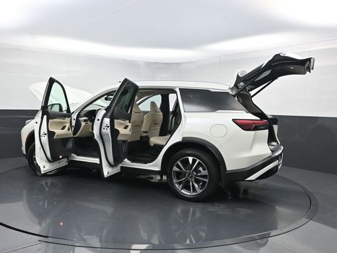 Used 2023 INFINITI QX60 Luxe w/ Performance Audio Package FWD image 42