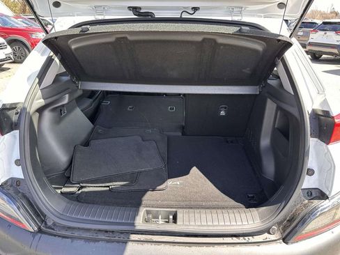 Used 2023 Hyundai Kona SE AWD/4WD image 7