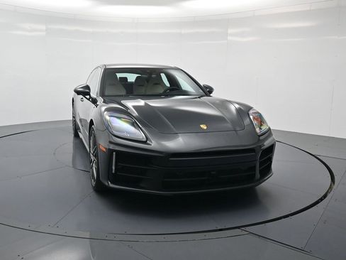 Used 2025 Porsche Panamera image 33