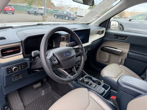 Used 2025 Ford Maverick Lariat w/ 4K Tow Package image 18