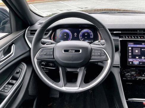 Certified 2023 Jeep Grand Cherokee Altitude image 10