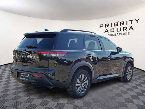 Used 2025 Nissan Pathfinder SV FWD image 4
