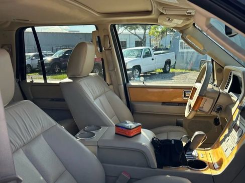 Used 2009 Lincoln Navigator 4WD image 9