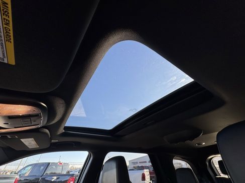 Used 2024 Dodge Durango GT image 31