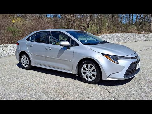 Used 2024 Toyota Corolla LE FWD image 2
